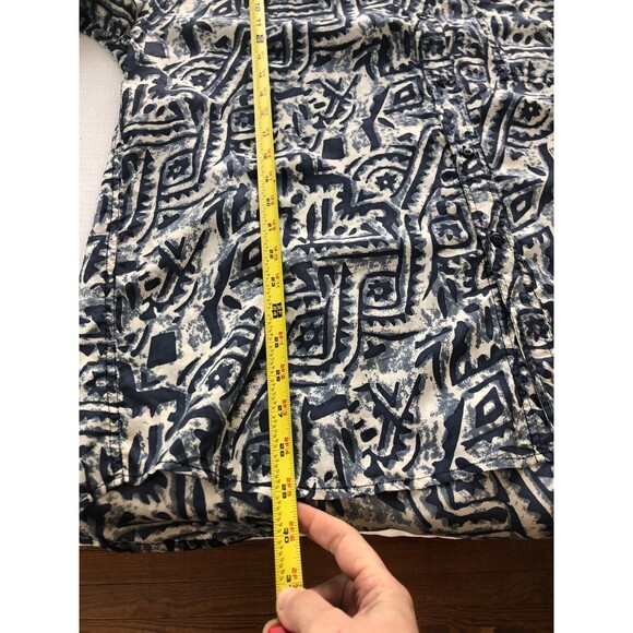 VTG PURE Abstract Tribal Shirt Size L 100% Silk Button Short Sleeve Blue & White - Picture 5 of 6